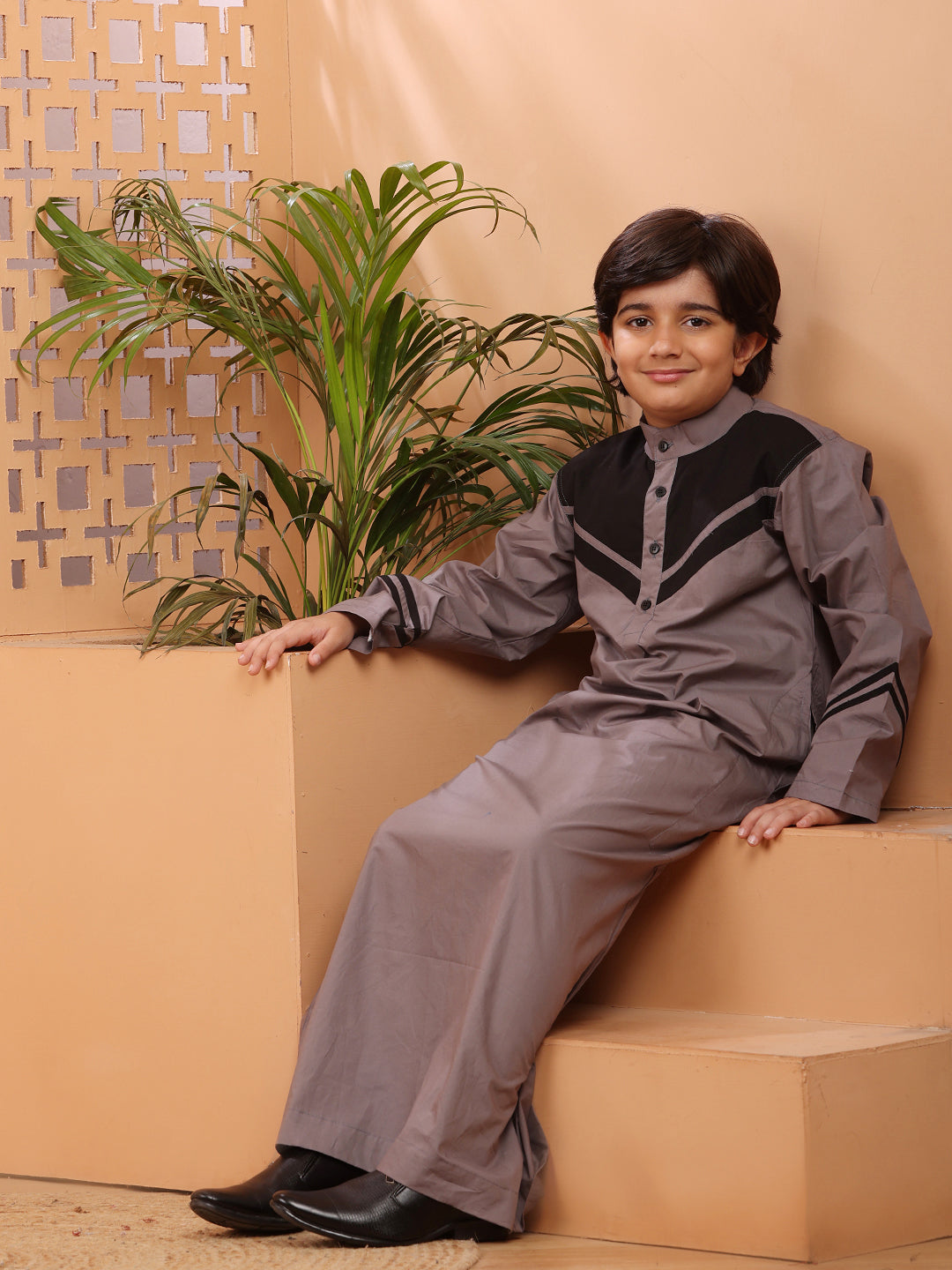 Nabia Grey and Black Solid Thobe / Jubba For Kids Boys