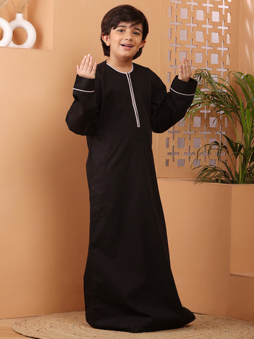 Nabia Black Solid Thobe / Jubba with White Piping Detailing For Kids Boys