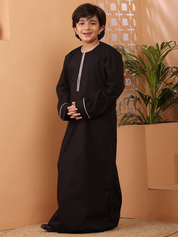 Nabia Black Solid Thobe / Jubba with White Piping Detailing For Kids Boys