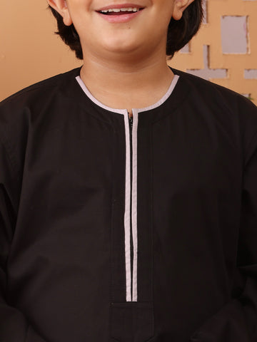 Nabia Black Solid Thobe / Jubba with White Piping Detailing For Kids Boys